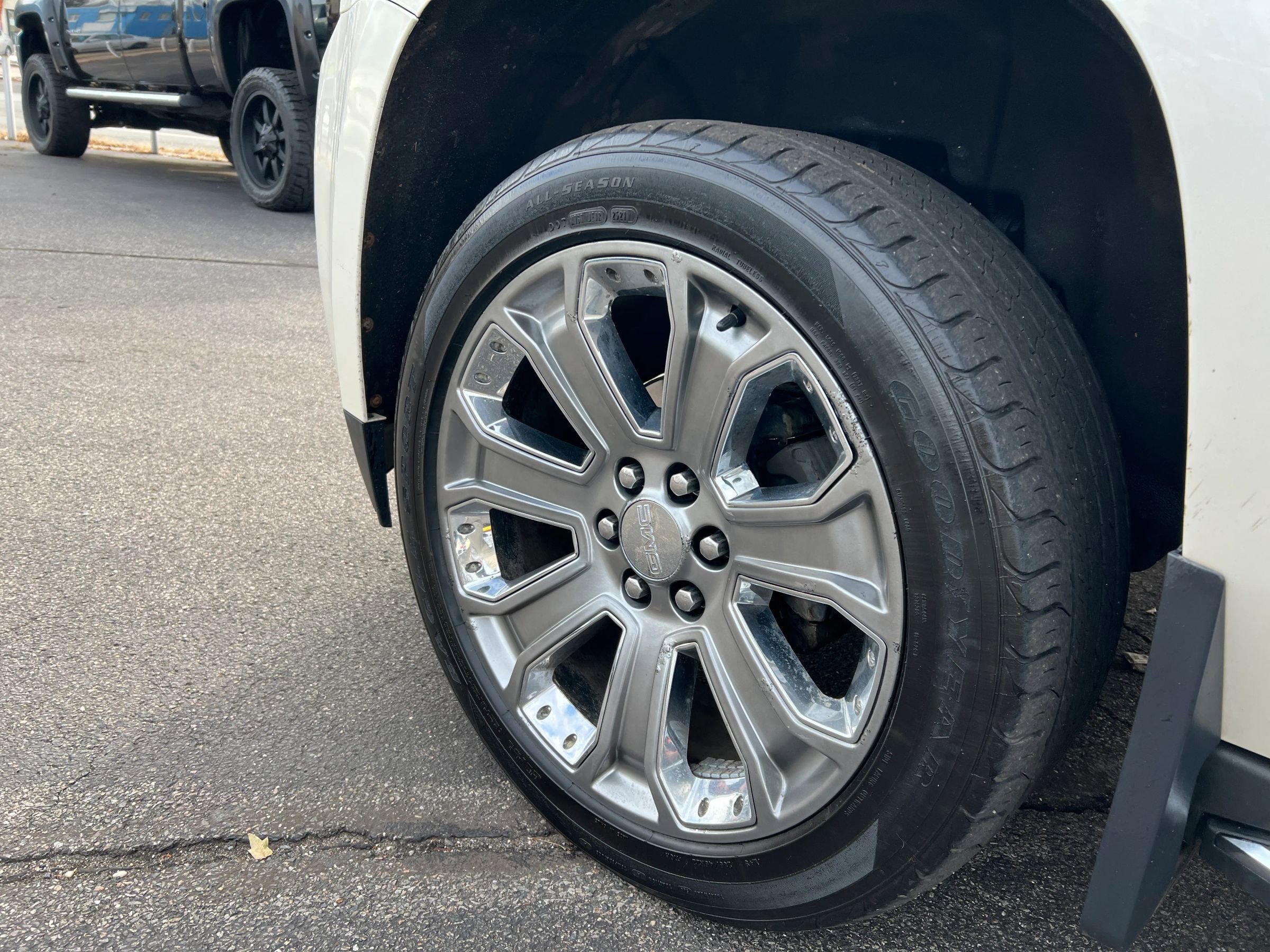 Used 2015 GMC Yukon Denali image 27