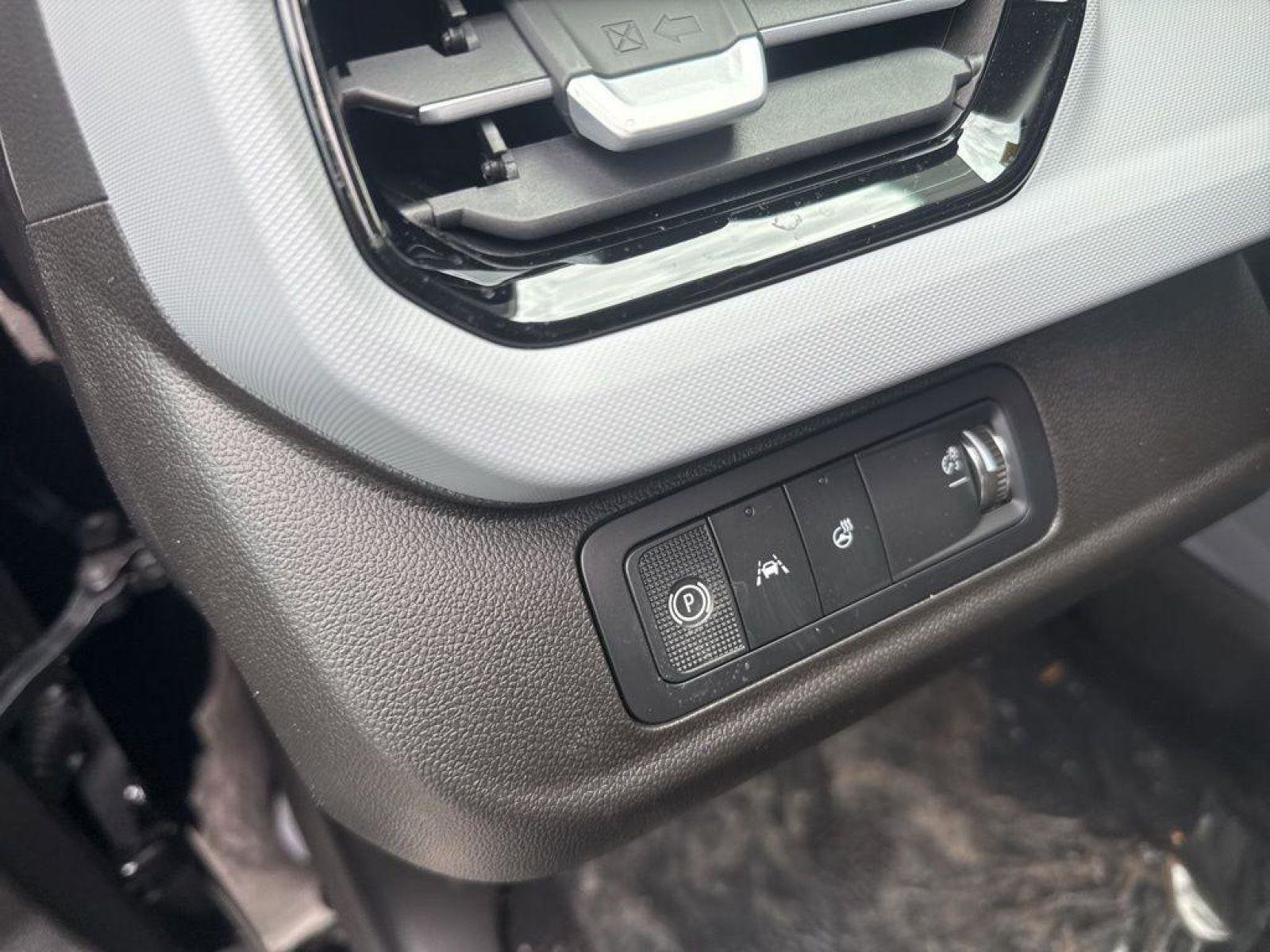 New 2027 Chevrolet Bolt LT w/ Comfort Package FWD image 8