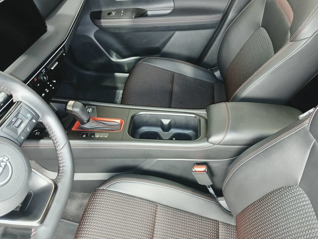 Certified 2025 Nissan Kicks SR w/ SR Premium Package AWD/4WD image 18