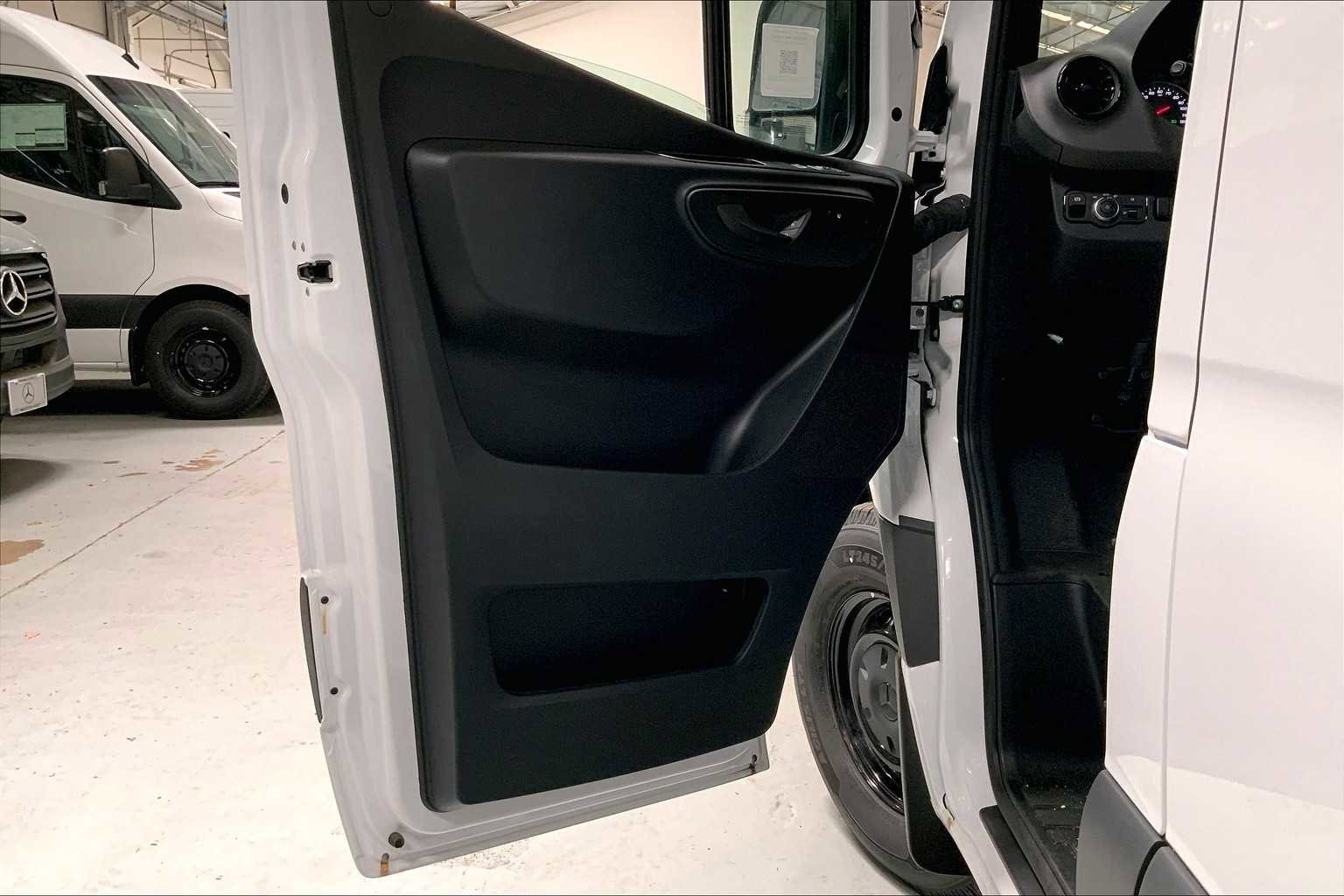Used 2024 Mercedes-Benz Sprinter 2500 image 17