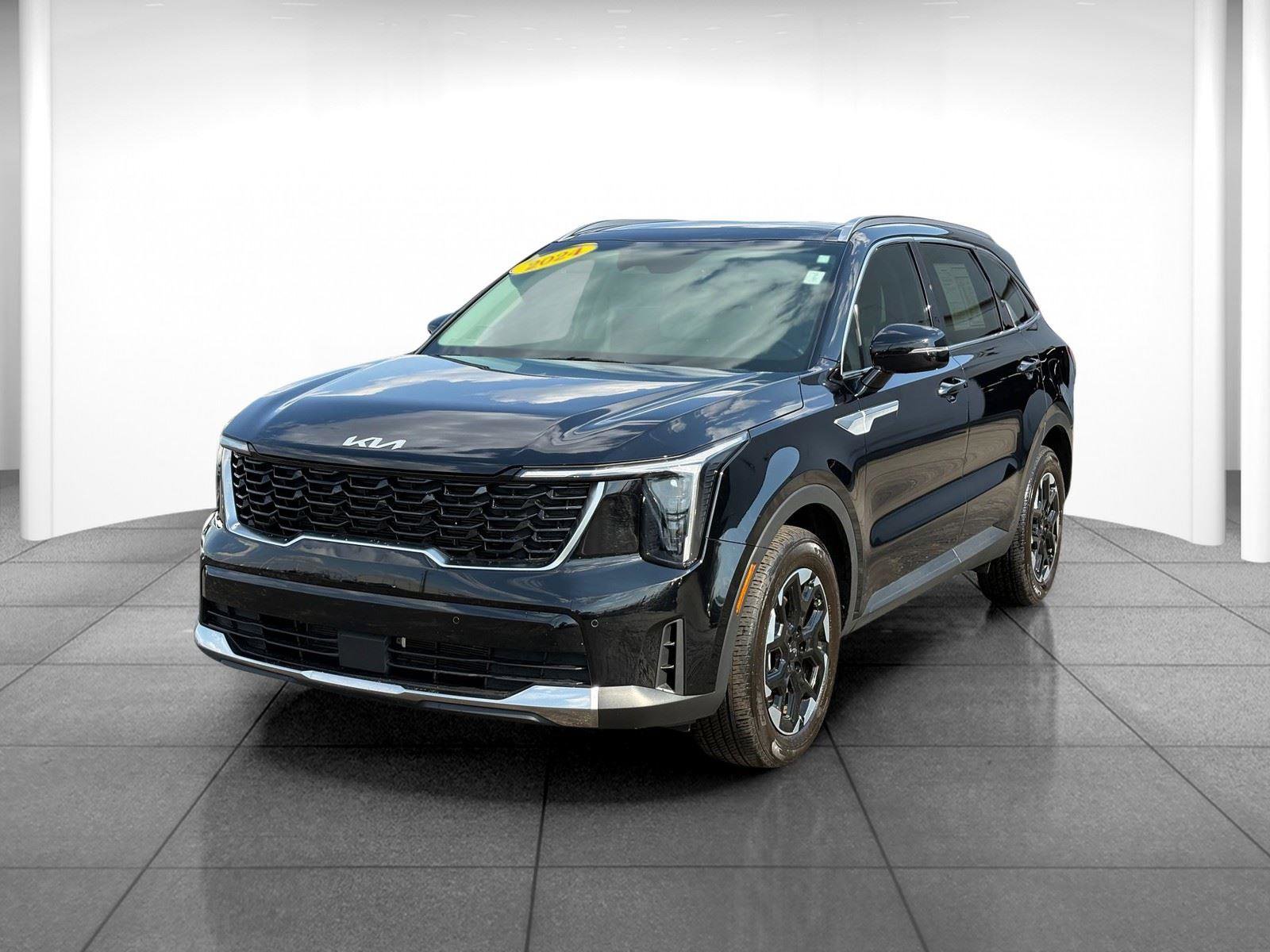 Used 2024 Kia Sorento S w/ Panoramic Sunroof Package FWD image 3
