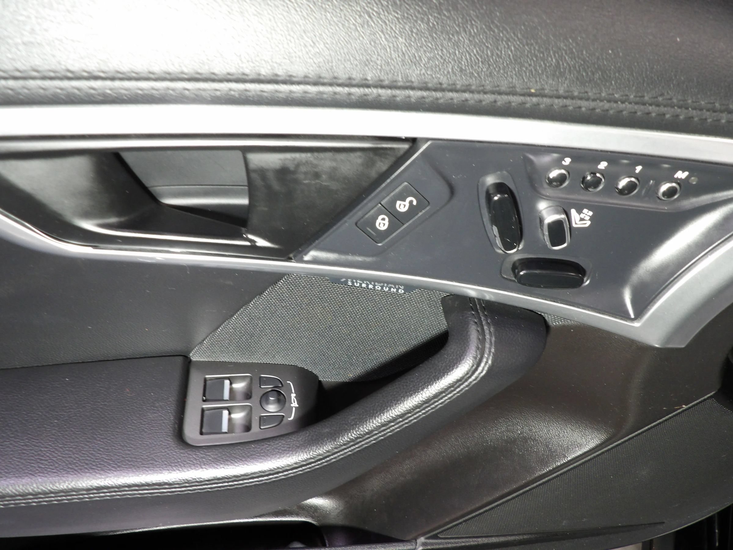 Used 2020 Jaguar F-TYPE Convertible RWD image 18