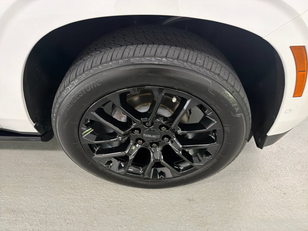 Used 2025 GMC Yukon Denali w/ Sun & Power Step Package AWD/4WD image 4