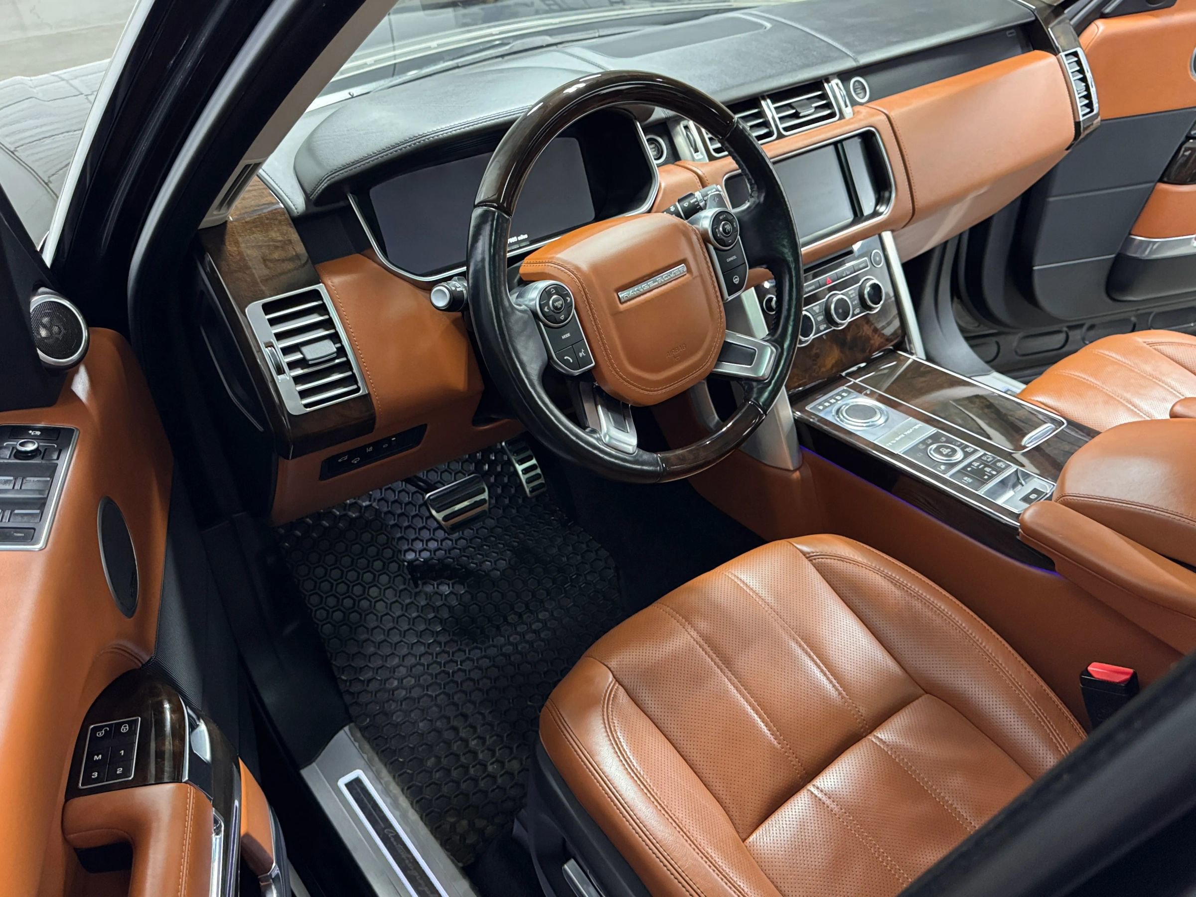 Used 2015 Land Rover Range Rover Autobiography image 18