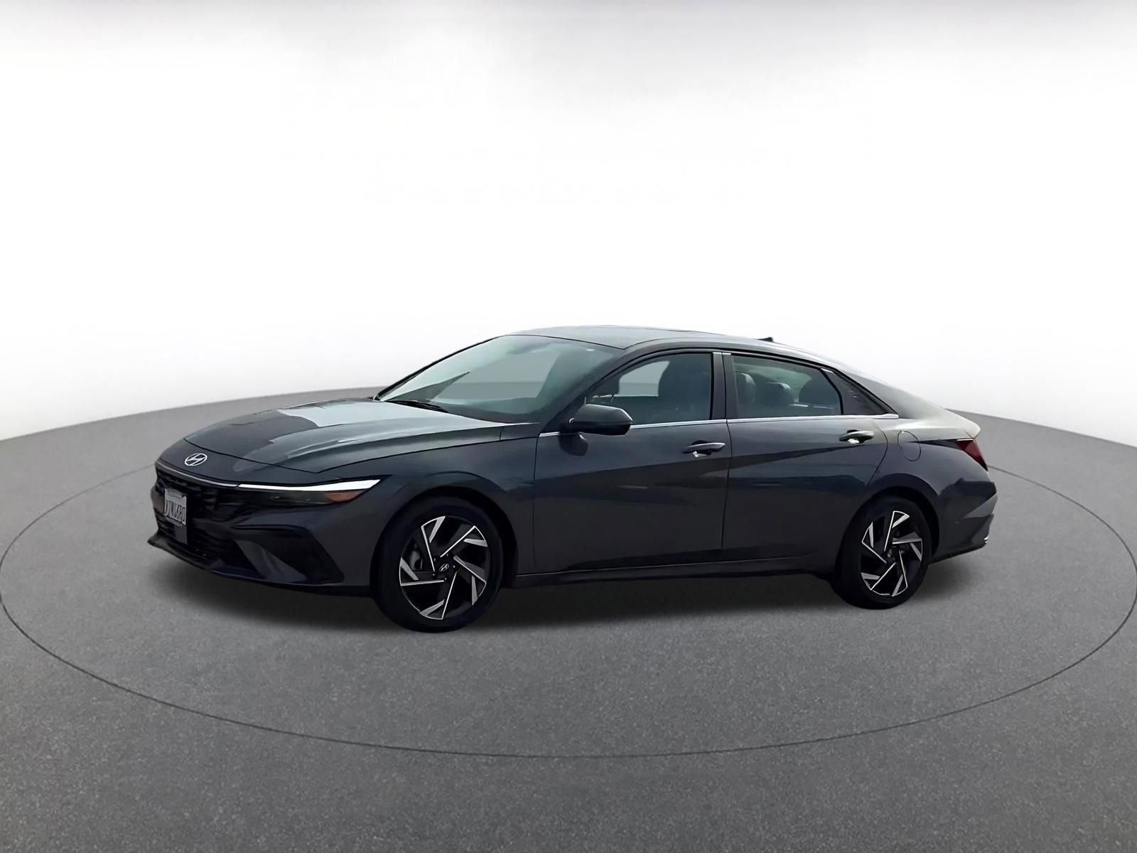 Used 2025 Hyundai Elantra Limited FWD image 8