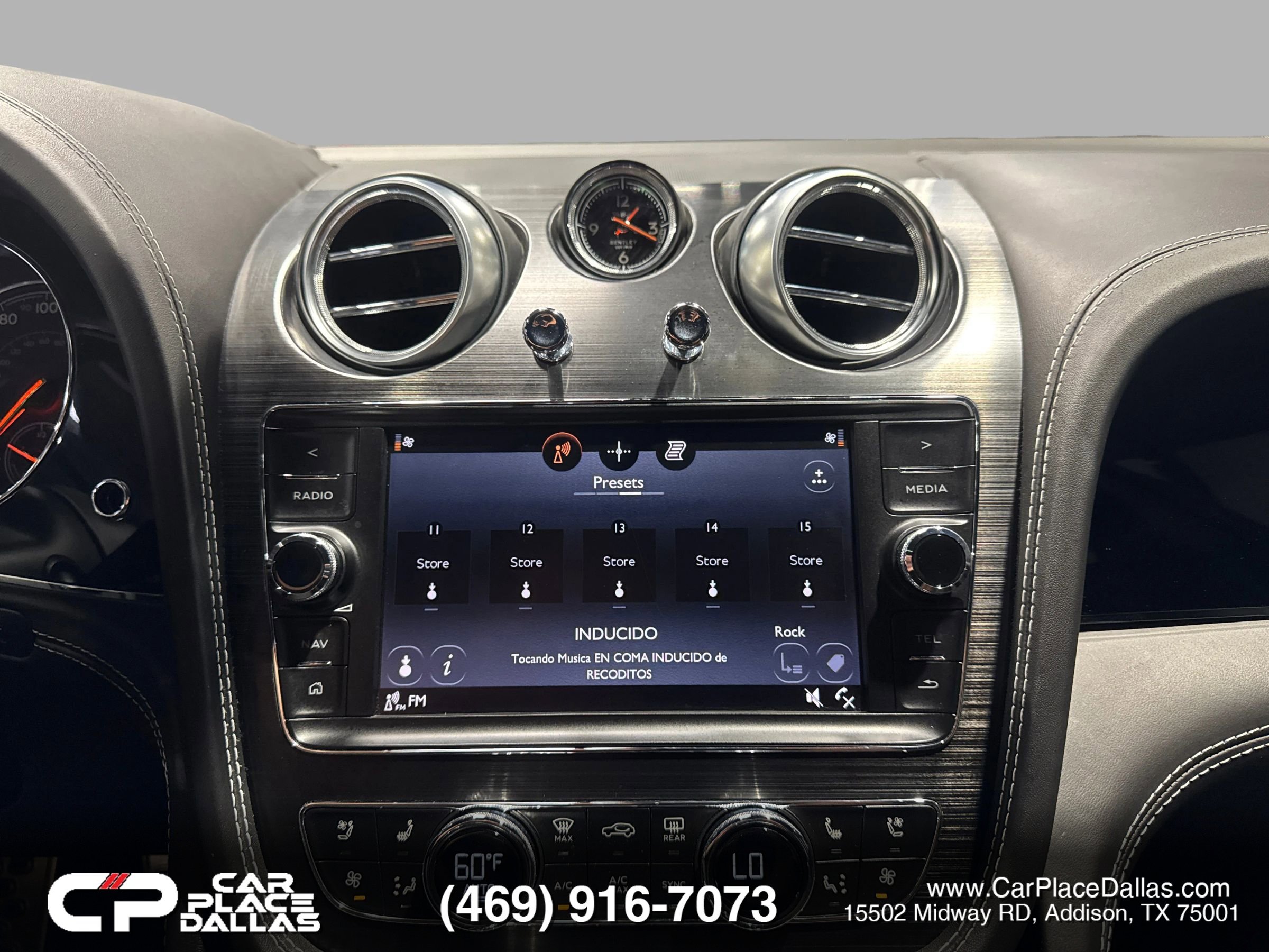 Used 2017 Bentley Bentayga AWD/4WD image 27