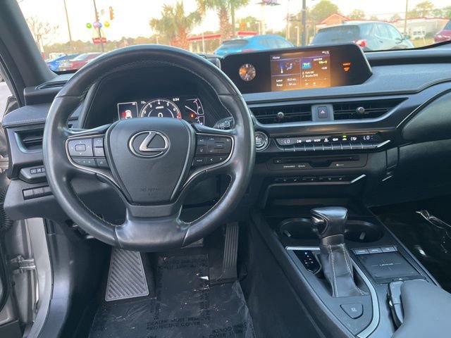 Used 2019 Lexus UX 200 w/ Premium Package image 17