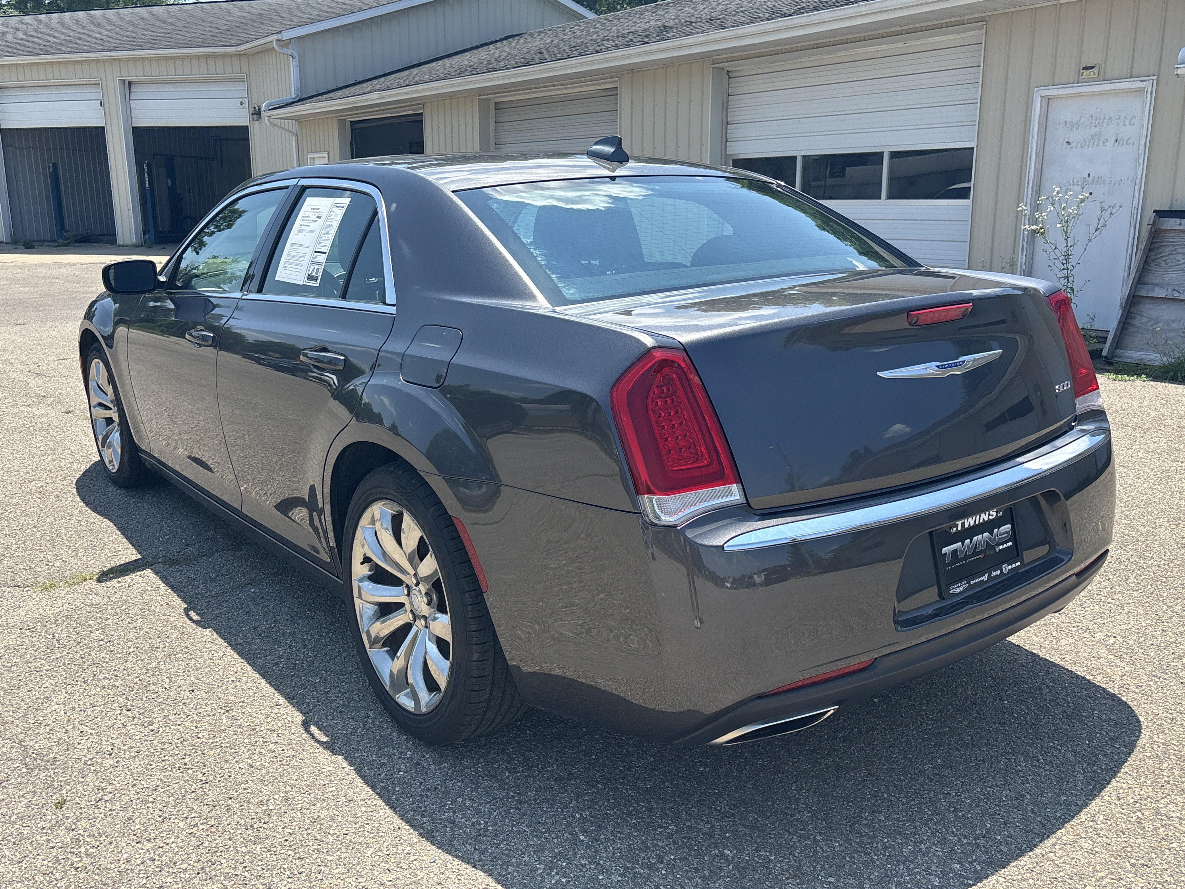Used 2020 Chrysler 300 Touring L w/ Value Package RWD image 9