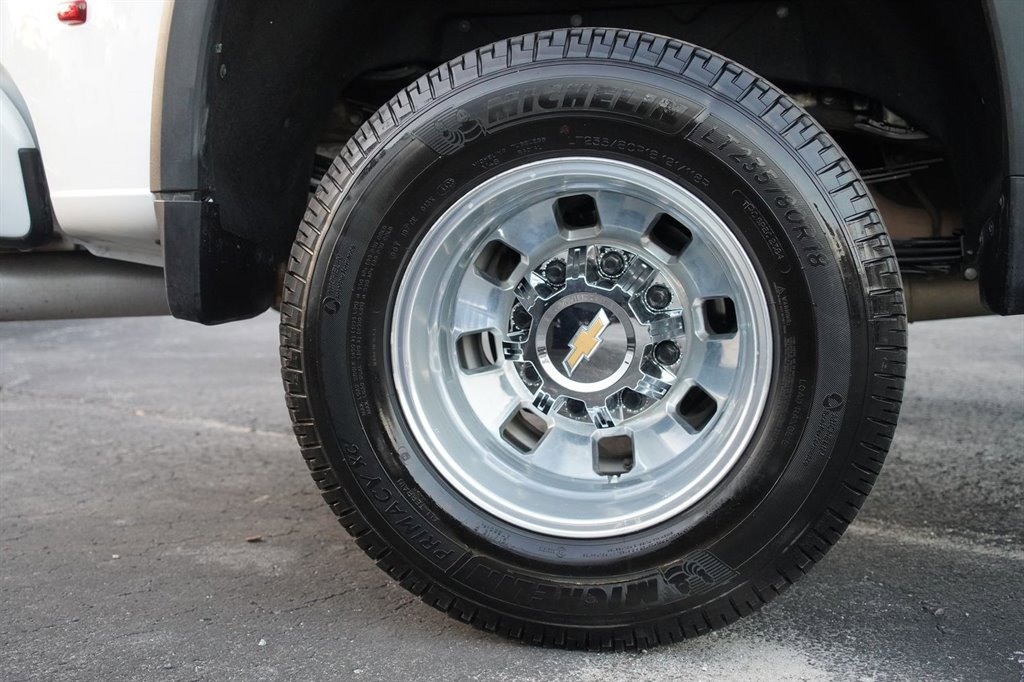 Used 2024 Chevrolet Silverado 3500 High Country w/ Technology Package image 48