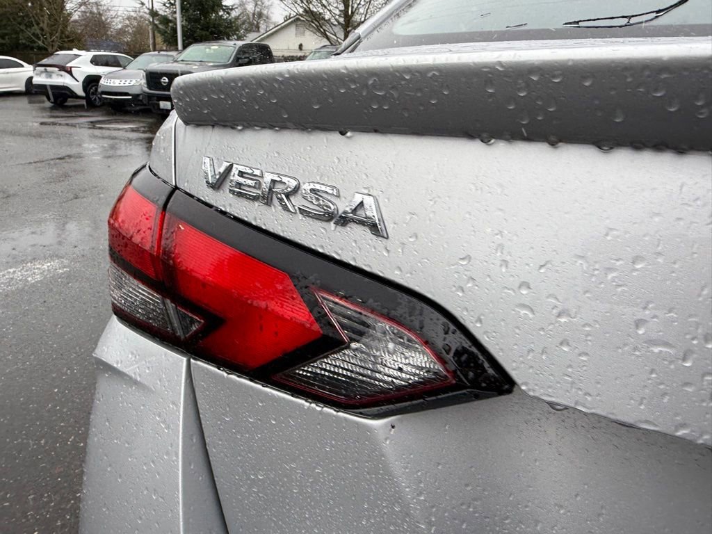 New 2025 Nissan Versa SR w/ Trunk Package FWD image 9