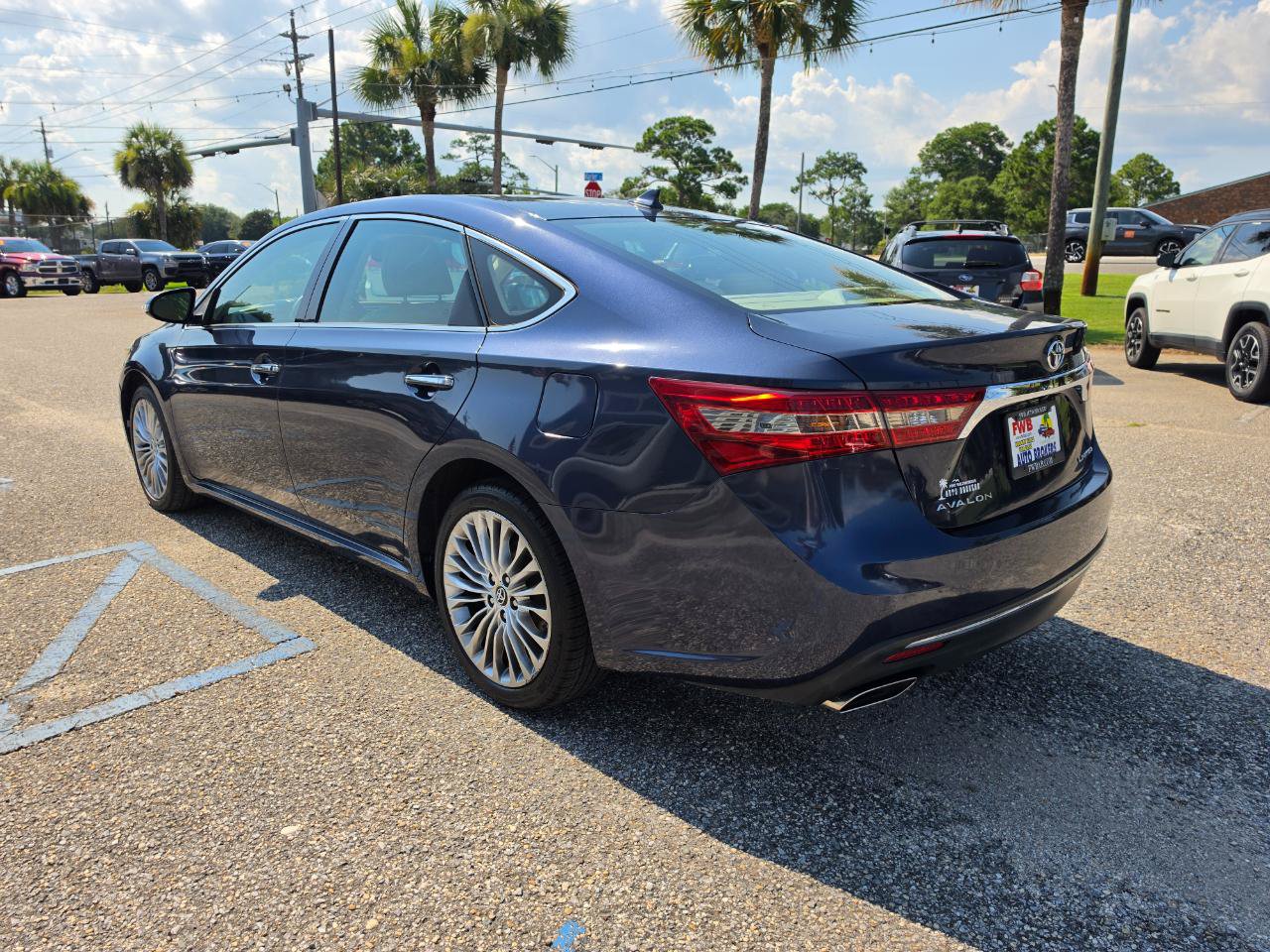 Used 2017 Toyota Avalon Limited FWD image 3
