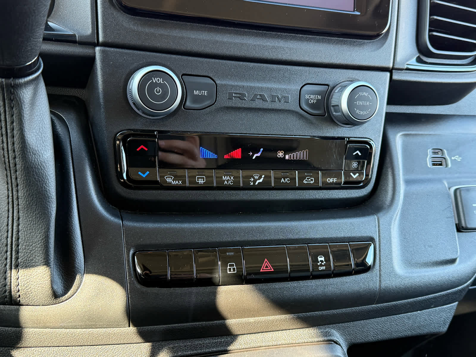 Used 2025 RAM ProMaster 1500 w/ Convenience Group image 20