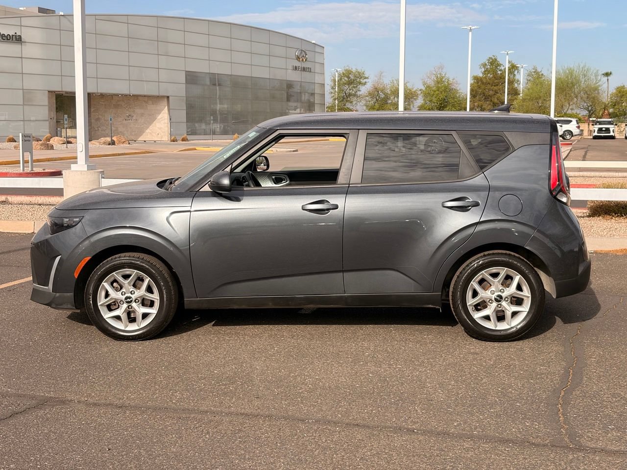 Used 2023 Kia Soul LX w/ LX Technology Package FWD image 3