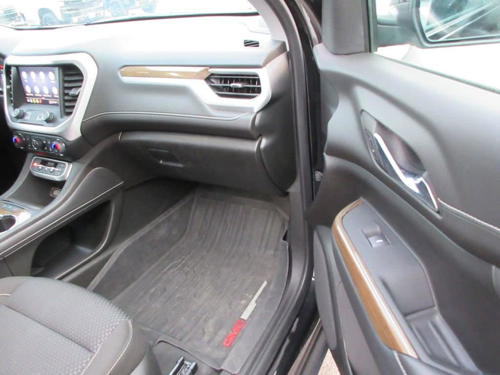 Used 2023 GMC Acadia SLE w/ Driver Convenience Package image 18