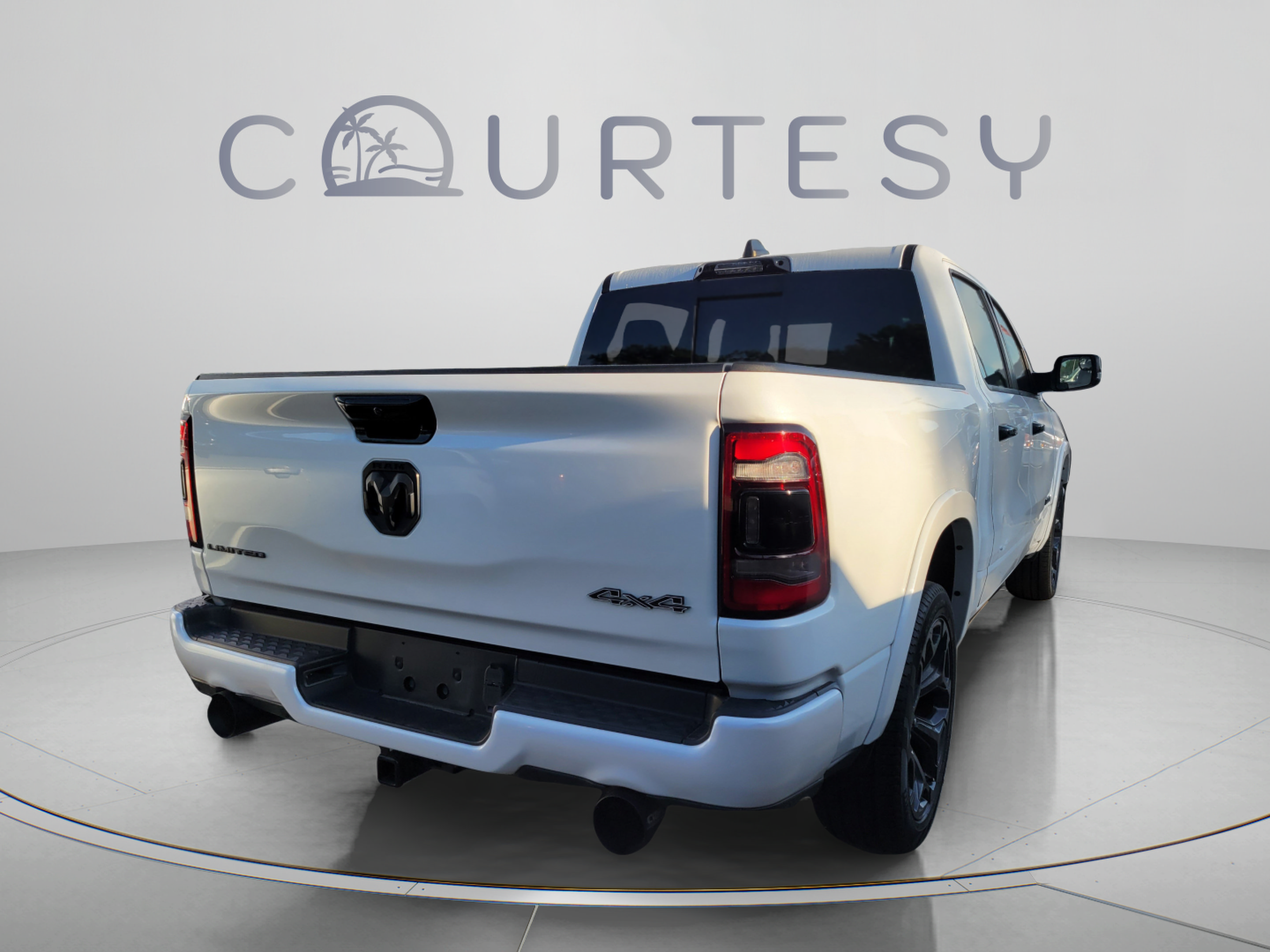 Used 2023 RAM 1500 Limited AWD/4WD image 3