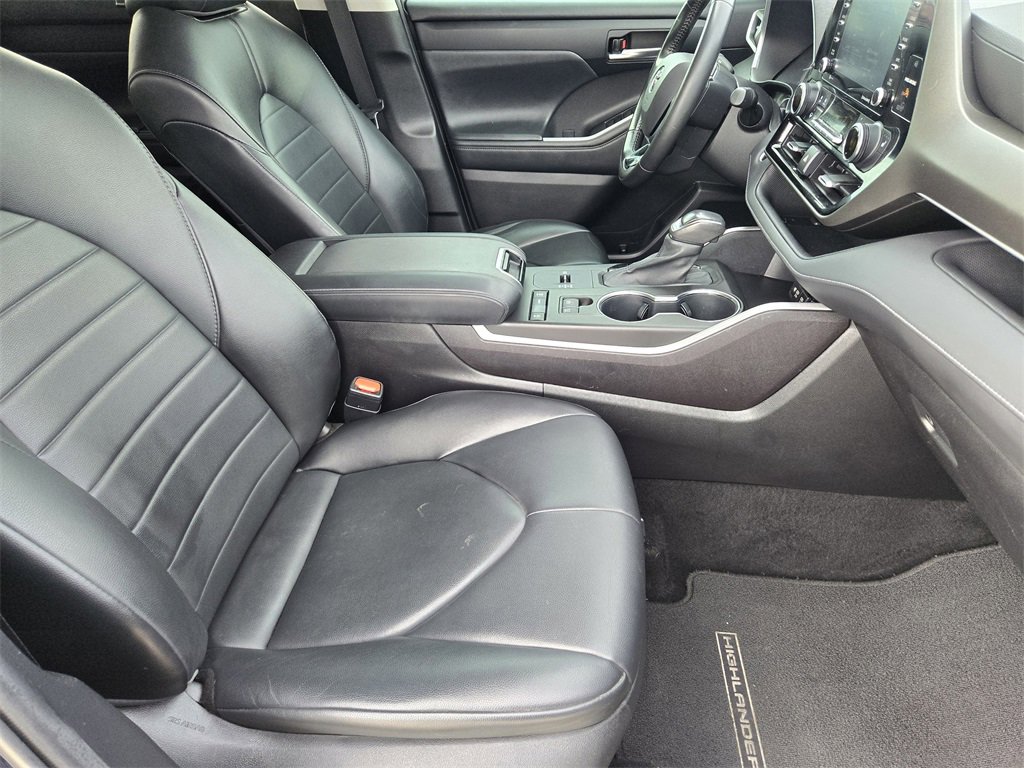 Used 2021 Toyota Highlander XLE image 13
