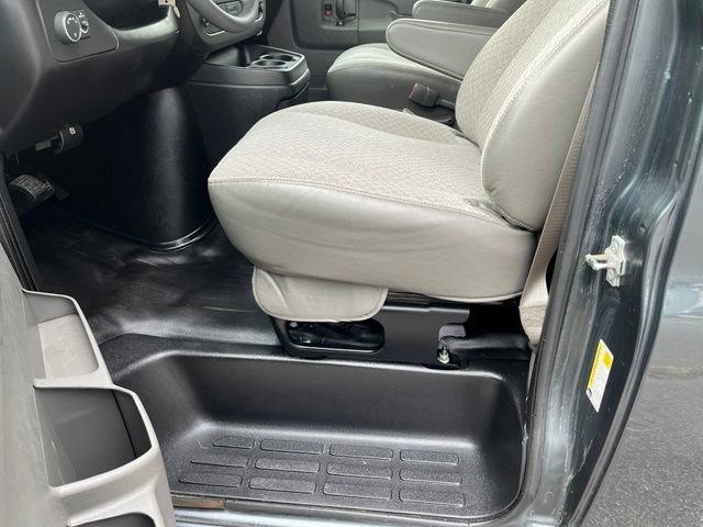 Used 2014 Chevrolet Express 1500 RWD image 16