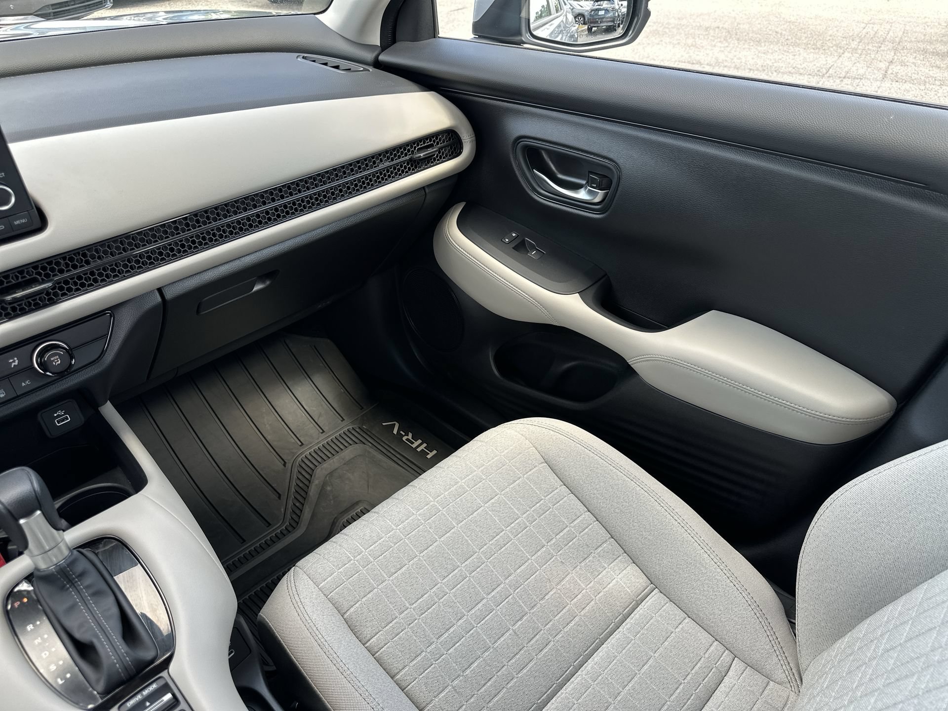 Used 2025 Honda HR-V LX image 16