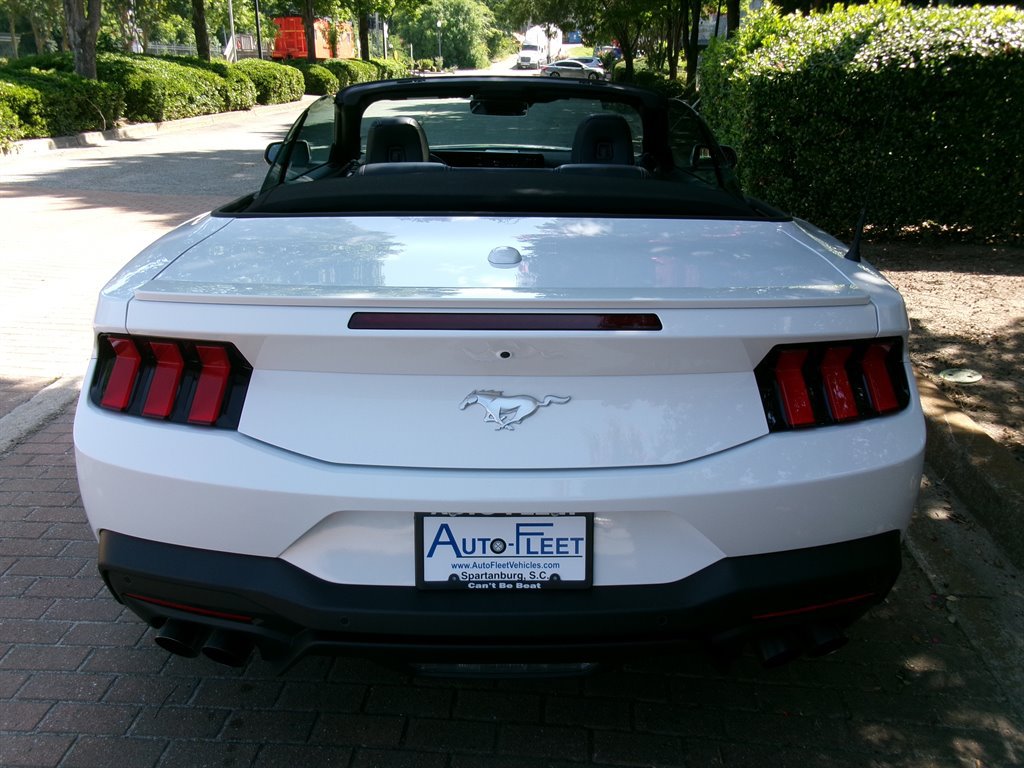 Used 2025 Ford Mustang Premium RWD image 6