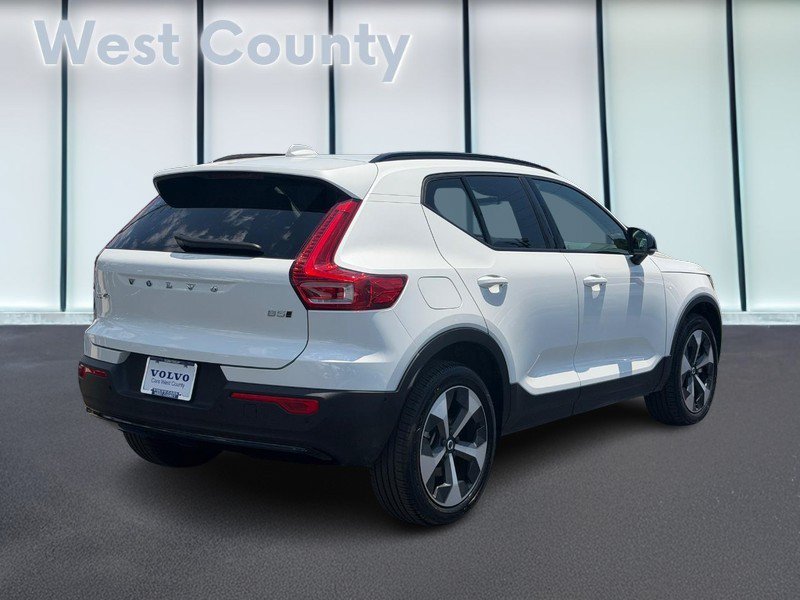 Certified 2026 Volvo XC40 B5 Plus AWD/4WD image 4