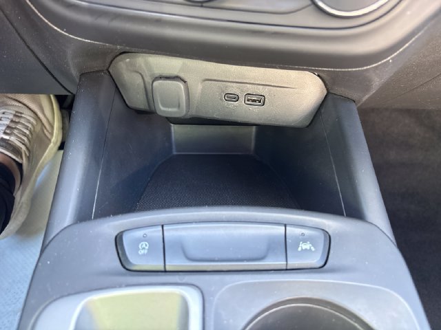 Used 2025 Chevrolet Trax RS w/ Sunroof Package FWD image 19