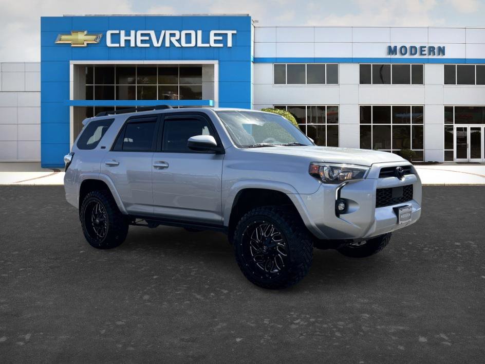 Used 2022 Toyota 4Runner SR5 AWD/4WD image 6