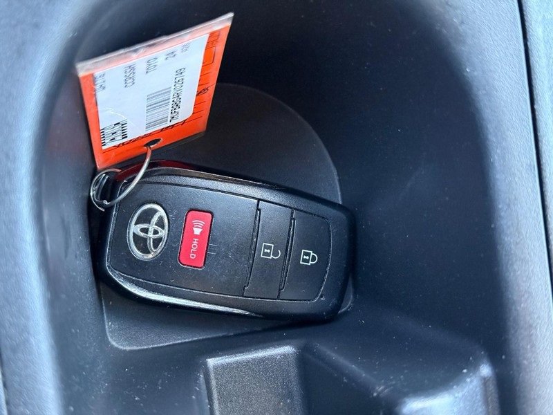 Used 2024 Toyota Corolla Cross SE w/ Moonroof Package image 30