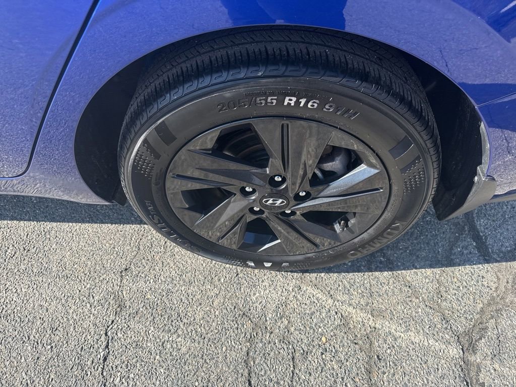 Used 2023 Hyundai Elantra SEL image 12