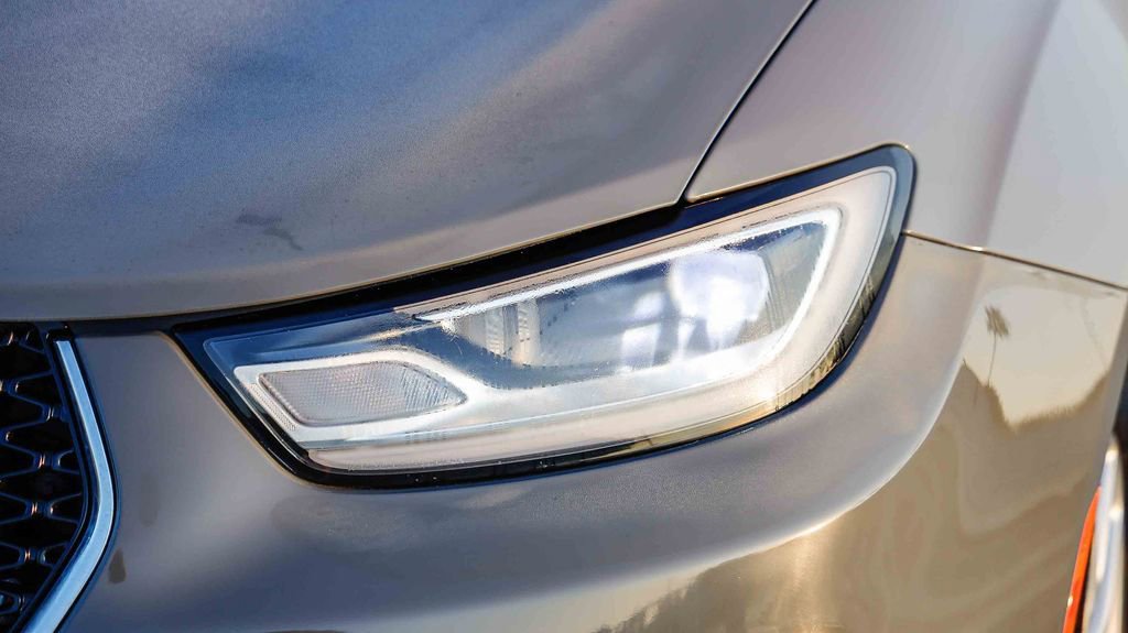 Used 2022 Chrysler Pacifica Touring-L FWD image 5