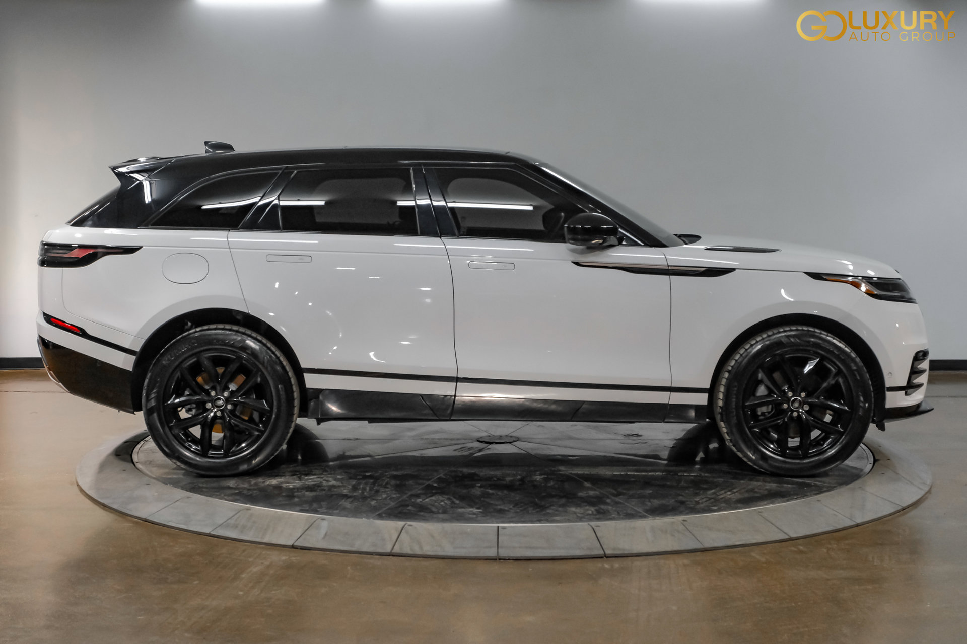 Used 2025 Land Rover Range Rover Velar Dynamic SE AWD/4WD image 9