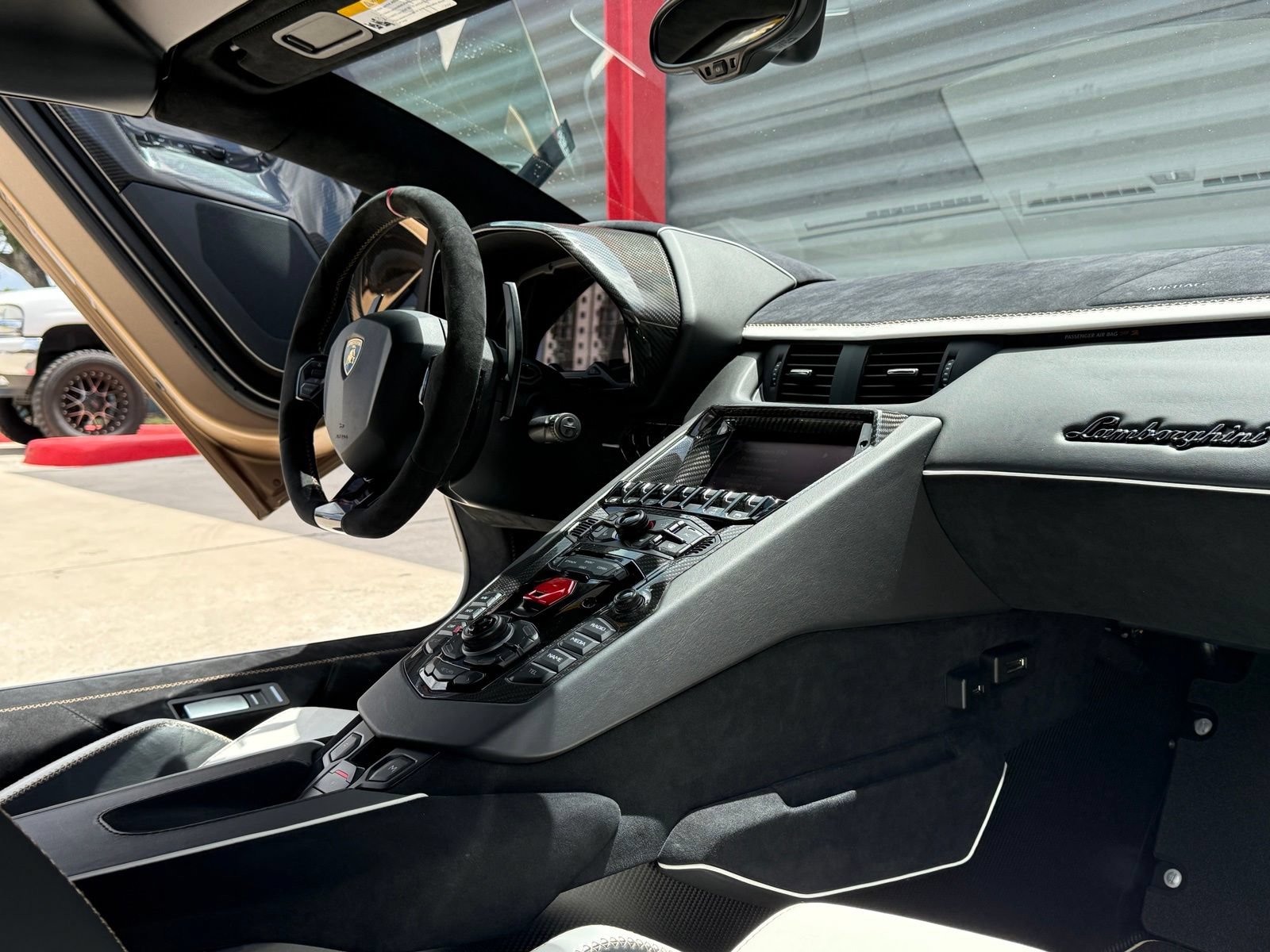 Used 2020 Lamborghini Aventador SVJ AWD/4WD image 42