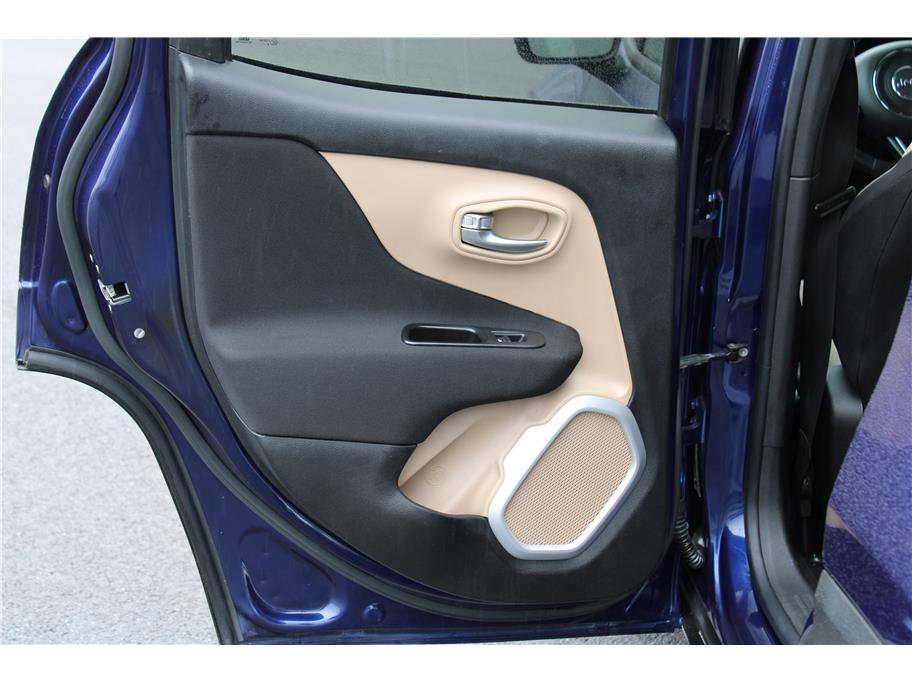 Used 2017 Jeep Renegade Latitude image 11