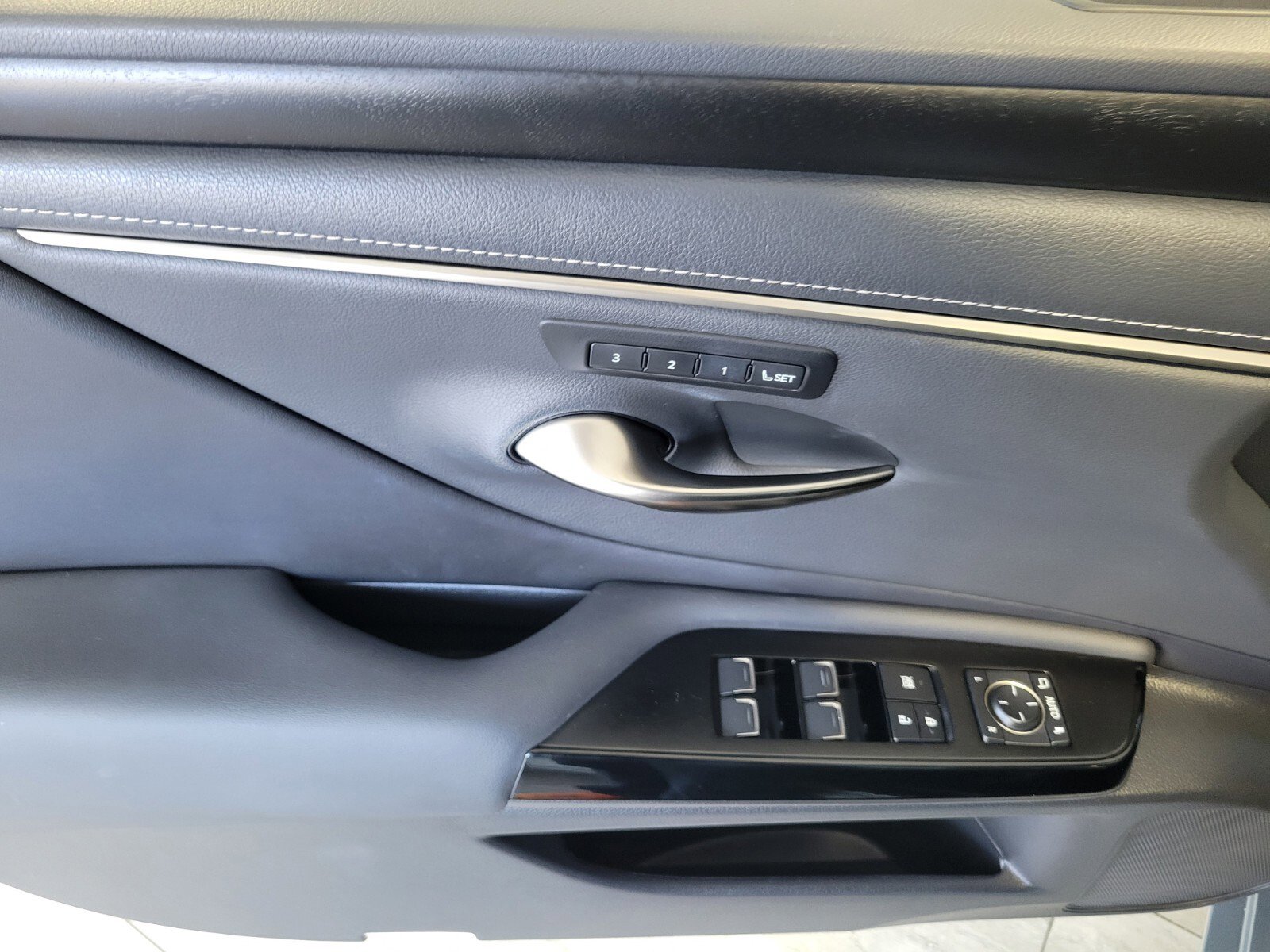 Used 2023 Lexus ES 350 w/ Premium Package FWD image 20