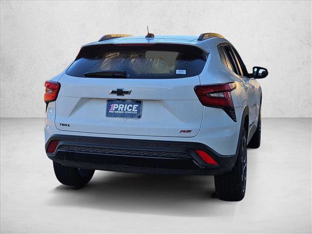 Used 2024 Chevrolet Trax RS w/ Sunroof Package image 3