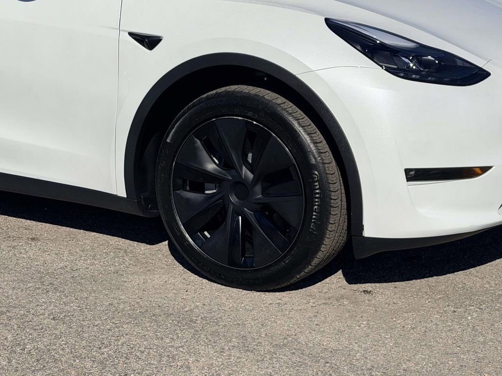 Used 2025 Tesla Model Y Long Range image 25