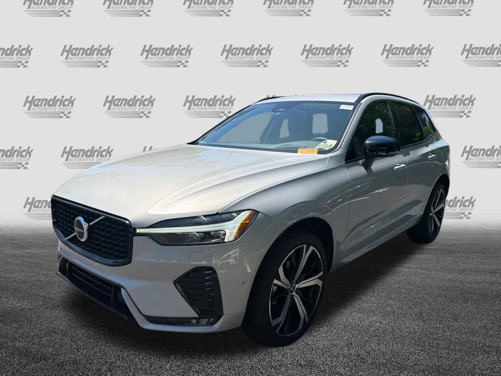 Used 2023 Volvo XC60 B5 Ultimate w/ Climate Package FWD image 9