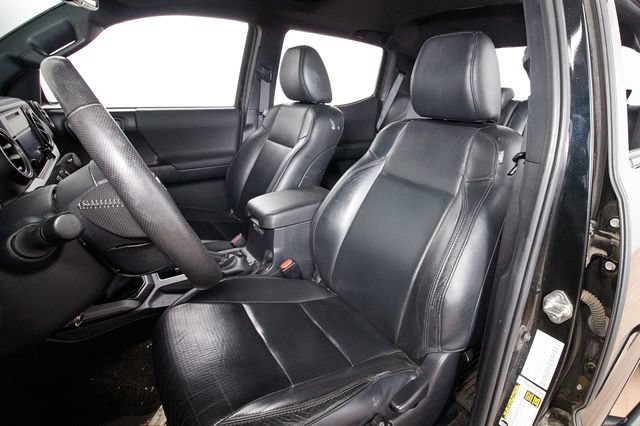 Used 2019 Toyota Tacoma TRD Off-Road w/ TRD Premium Off Road Package AWD/4WD image 19