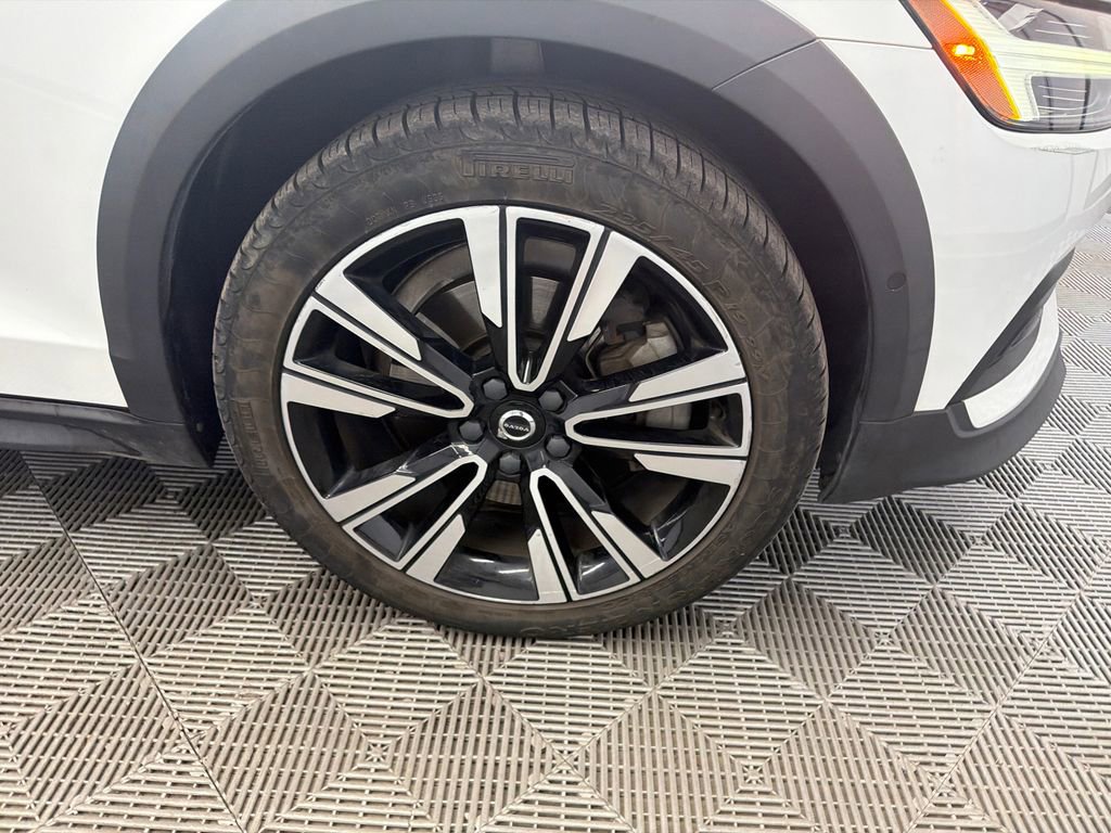 Used 2020 Volvo V60 T5 Cross Country AWD/4WD image 14