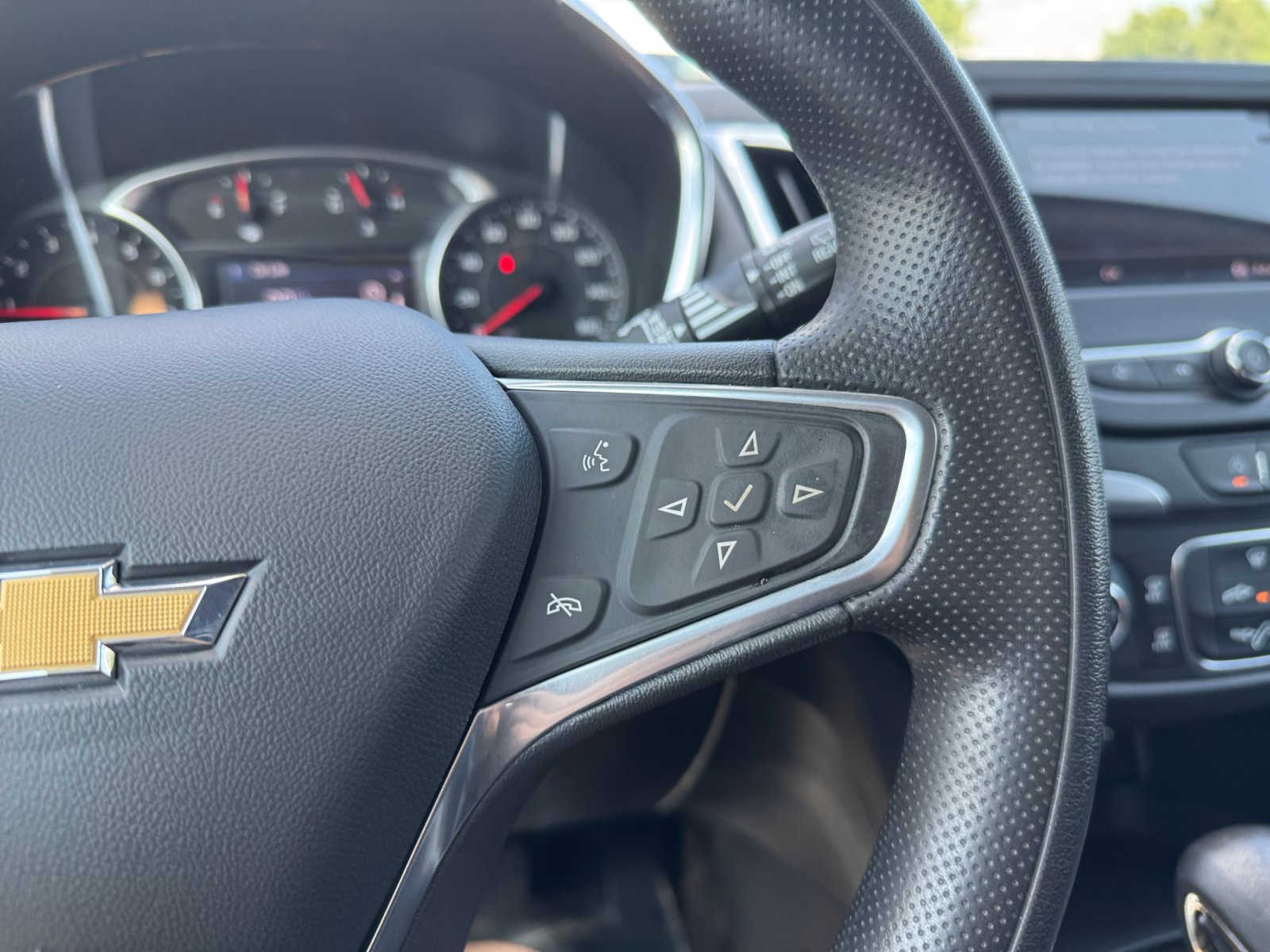 Used 2022 Chevrolet Equinox LT FWD image 23