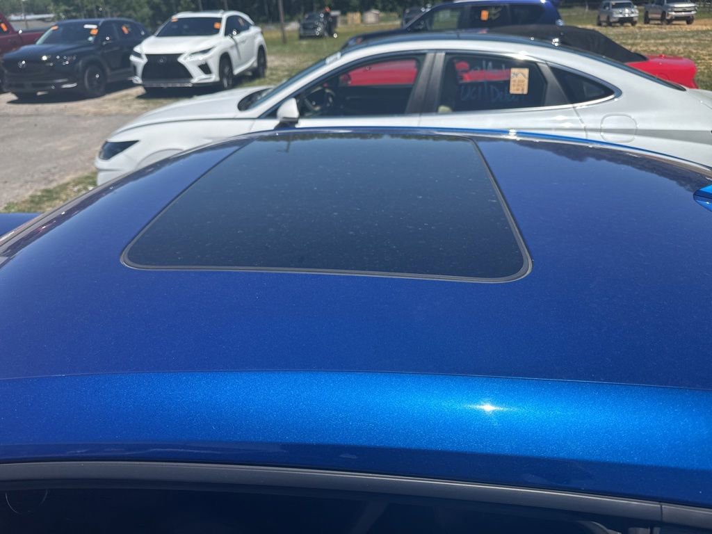 Used 2018 Chevrolet Camaro LT RWD image 7