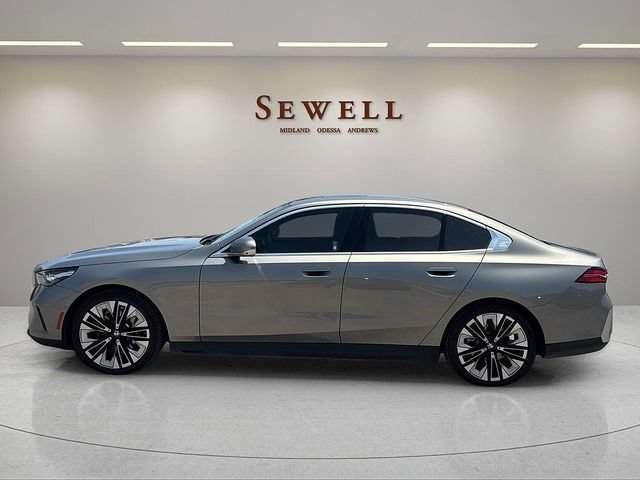 Certified 2025 BMW 530i xDrive w/ Premium Package AWD/4WD image 2
