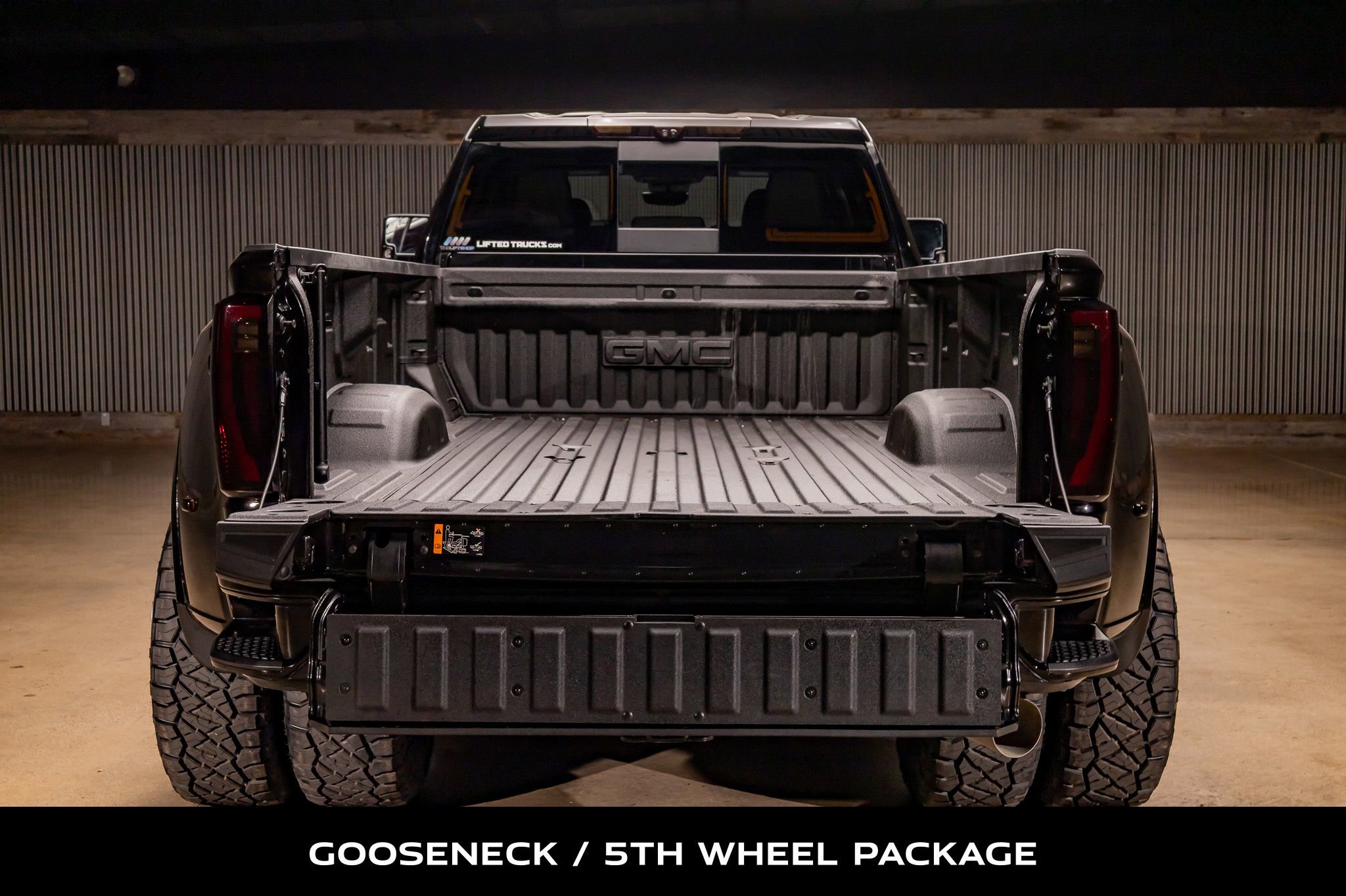 Used 2025 GMC Sierra 3500 Denali w/ Denali Reserve Package image 8