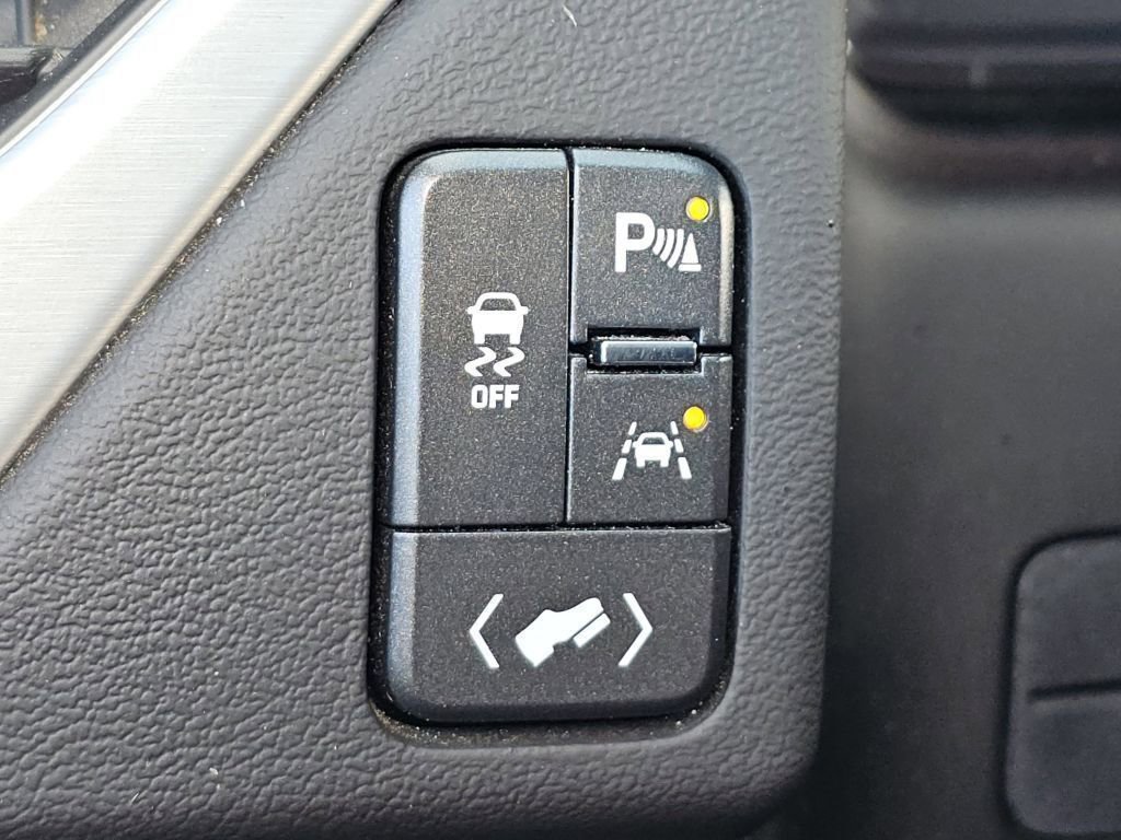 Used 2018 GMC Yukon SLT AWD/4WD image 13