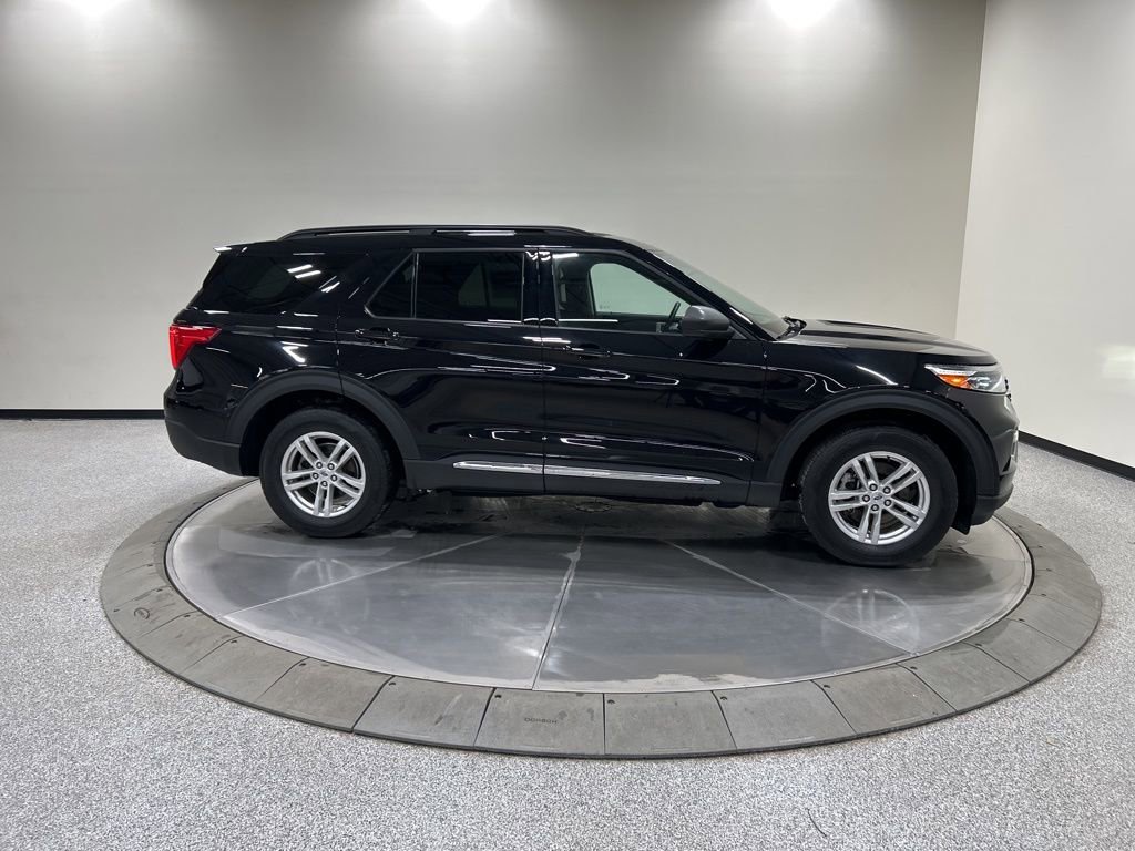 Used 2023 Ford Explorer XLT w/ Equipment Group 202A image 4