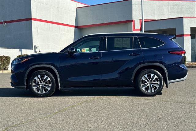 Certified 2022 Toyota Highlander XLE image 9