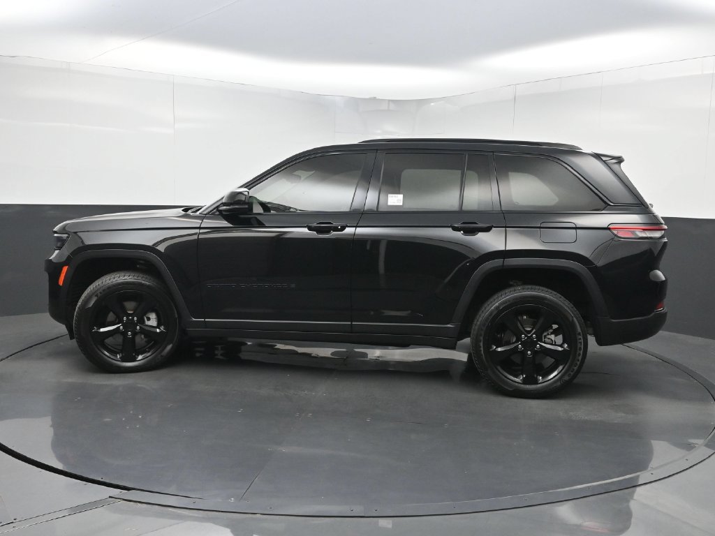 Used 2023 Jeep Grand Cherokee Limited w/ Black Appearance Package RWD image 47