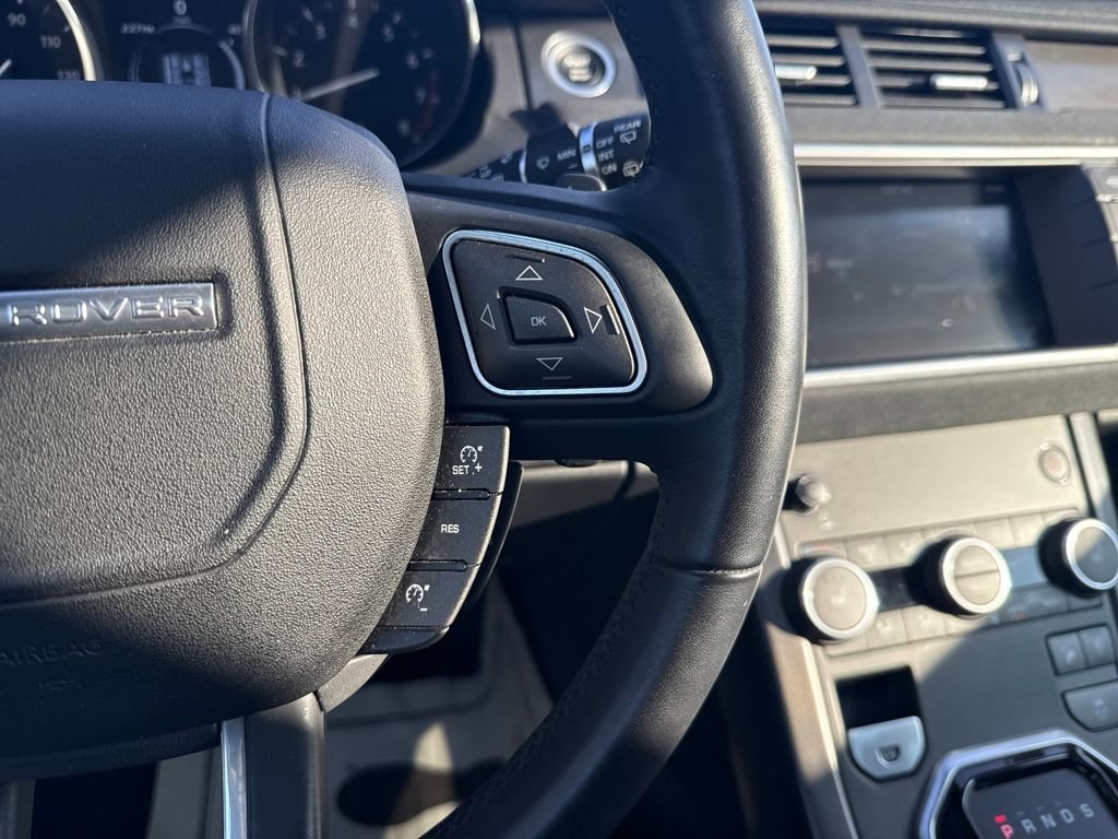 Used 2019 Land Rover Range Rover Evoque SE Premium image 21