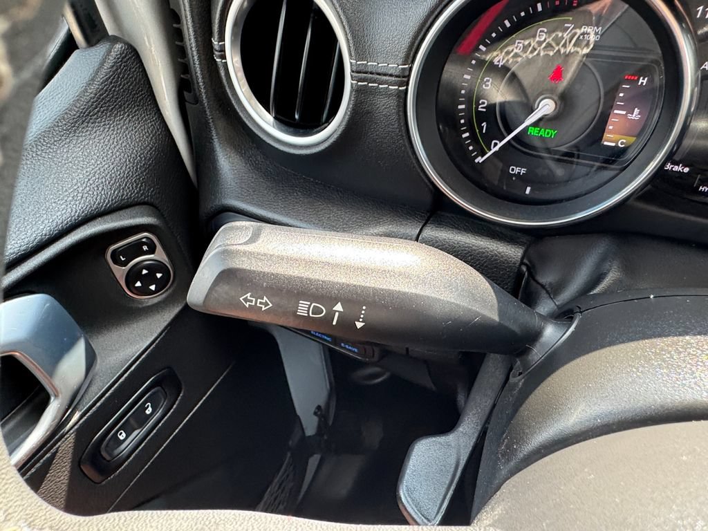 Used 2023 Jeep Wrangler Unlimited Sahara AWD/4WD image 31