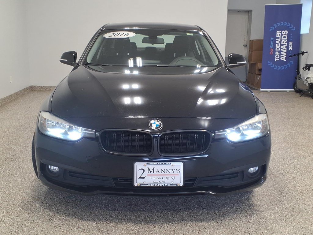 Used 2016 BMW 320i Sedan RWD image 2
