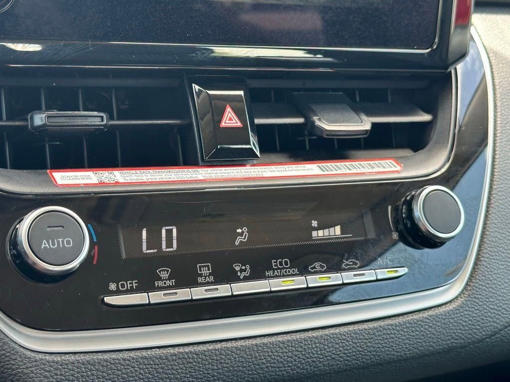 Used 2025 Toyota Corolla LE FWD image 17